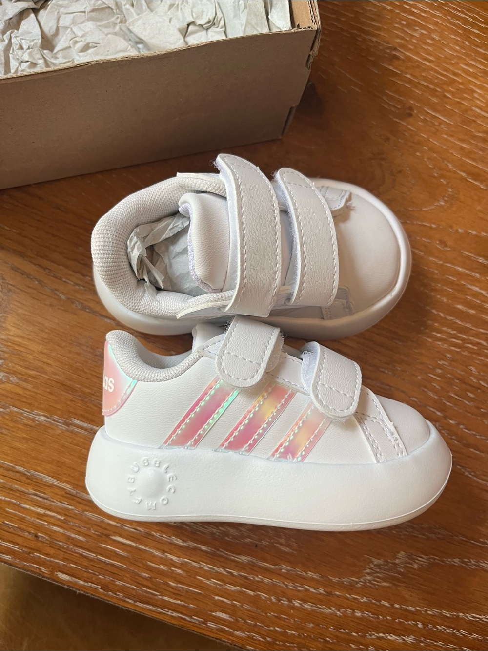 adidas Grand Court 2.0 Toddler White Sneakers with Iridescent Pink Stripes